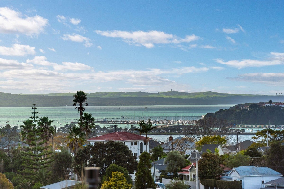 11 Joseph Banks Terrace, Remuera, Auckland - Carousel 2