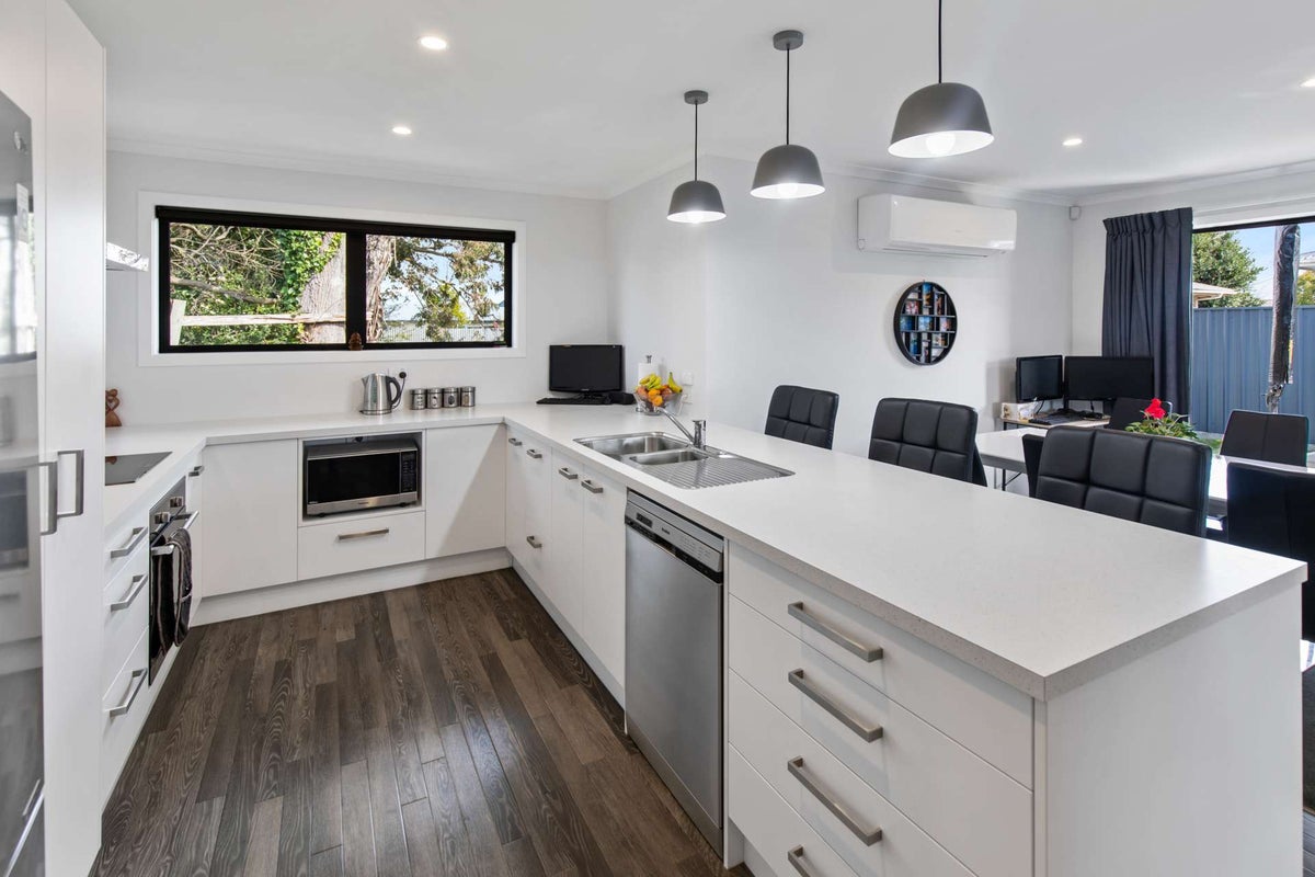 43A Fairs Road, Milson, Palmerston North - Carousel 1