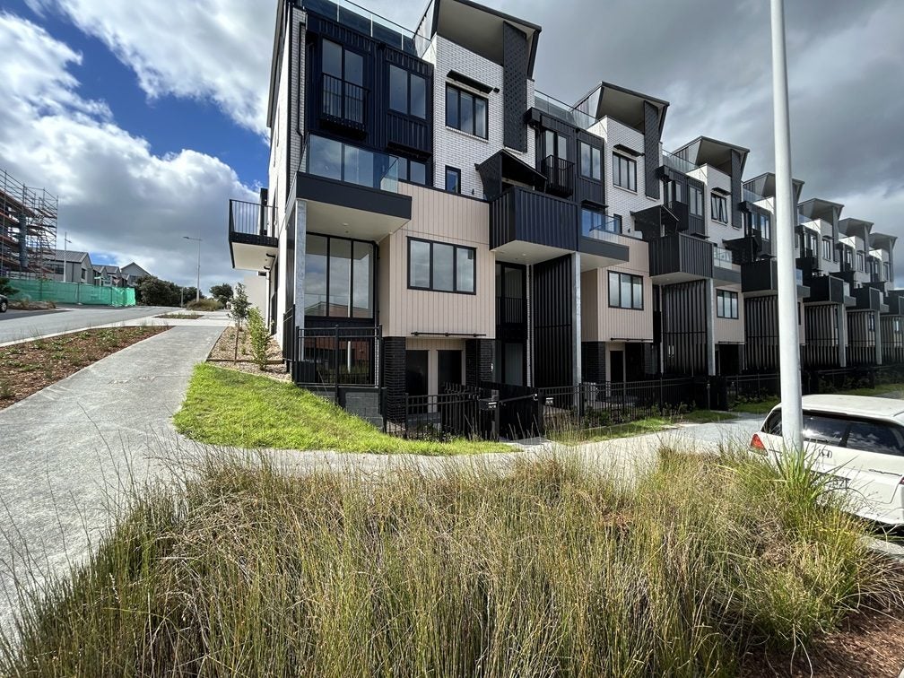 13/18 Karengo Street, Long Bay, Auckland - Carousel 1
