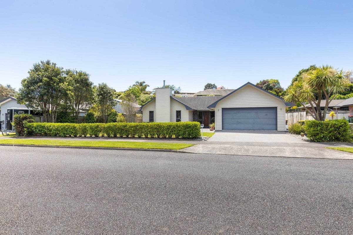 13 Ainslee Street, Highlands Park, New Plymouth - Carousel 1