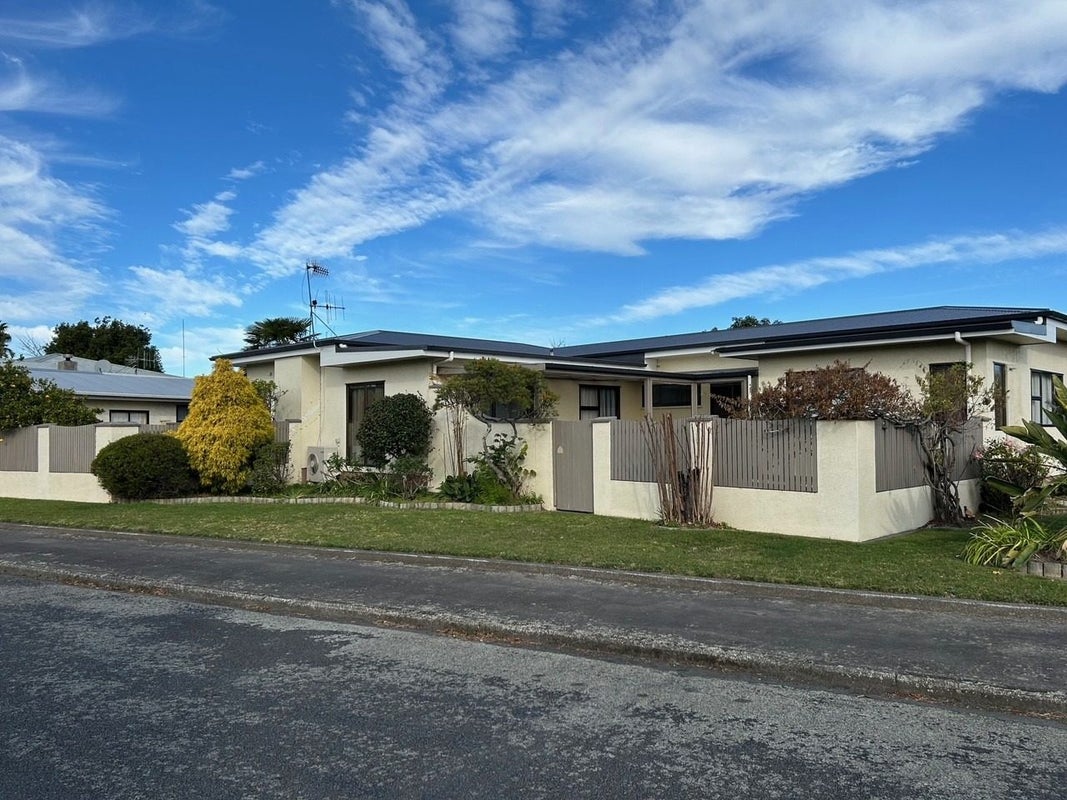 10 Cassino Crescent, Onekawa, Napier - Carousel 1