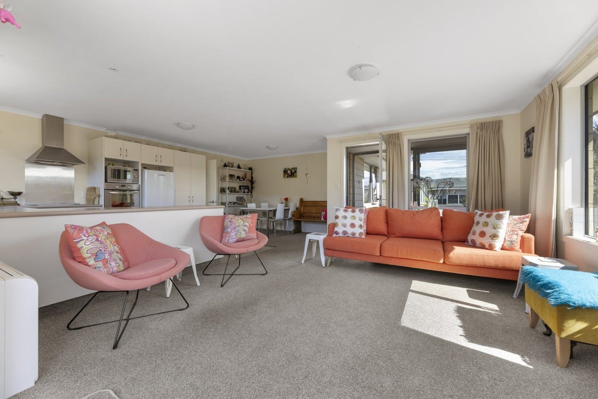 19B Queens Drive, Saint Kilda, Dunedin - Carousel 2