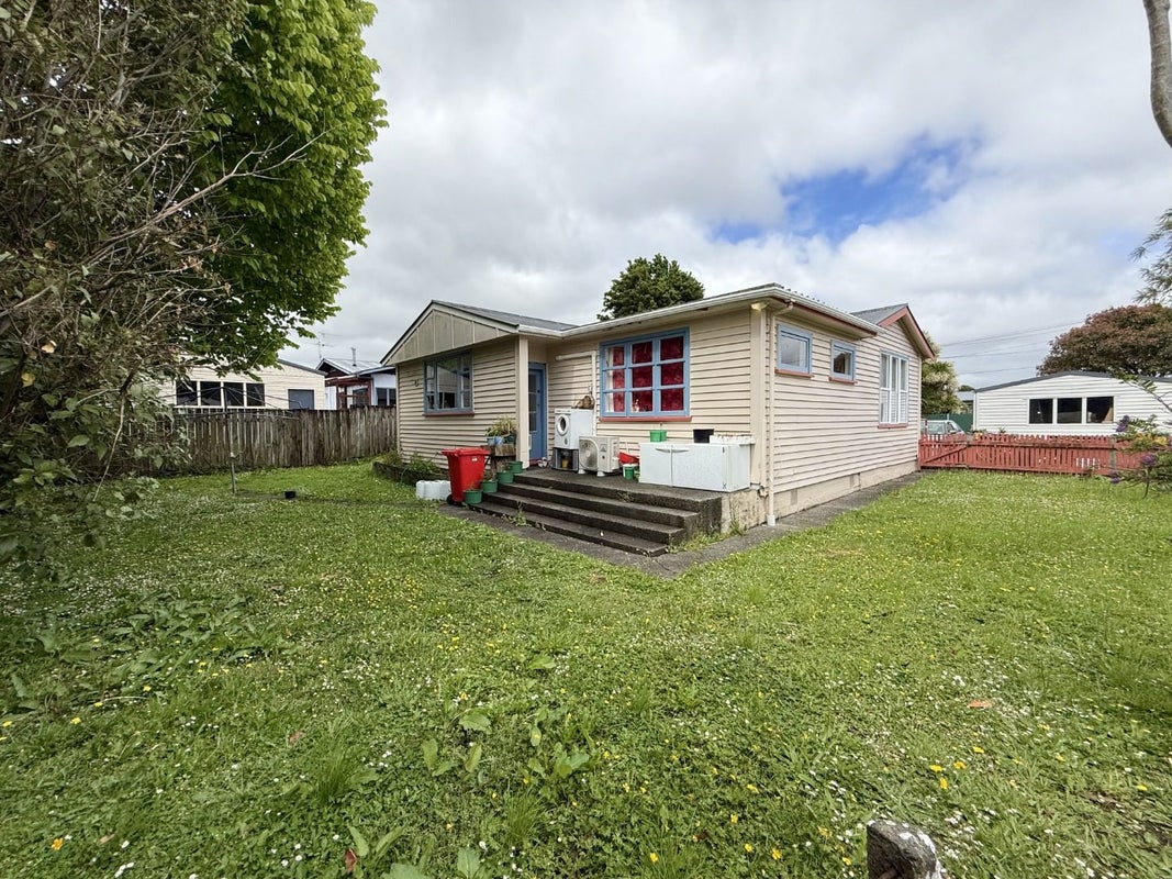 12 Henry Street, Ebdentown, Upper Hutt - Carousel 12