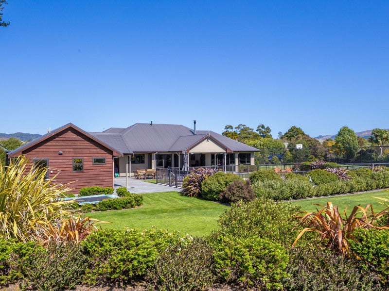 8 Malcolm Gillies Grove, Totara Park, Upper Hutt - Carousel 26