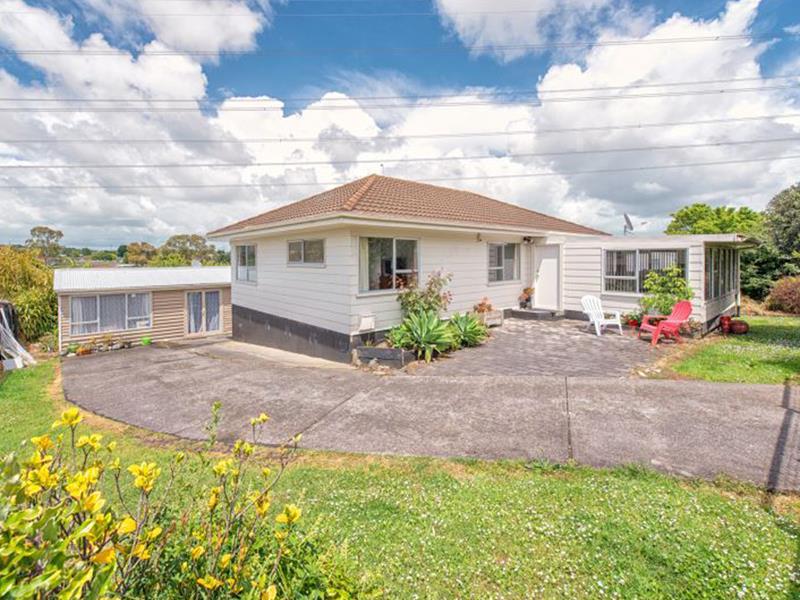 87 Flat Bush Road, Clover Park, Auckland - Carousel 1