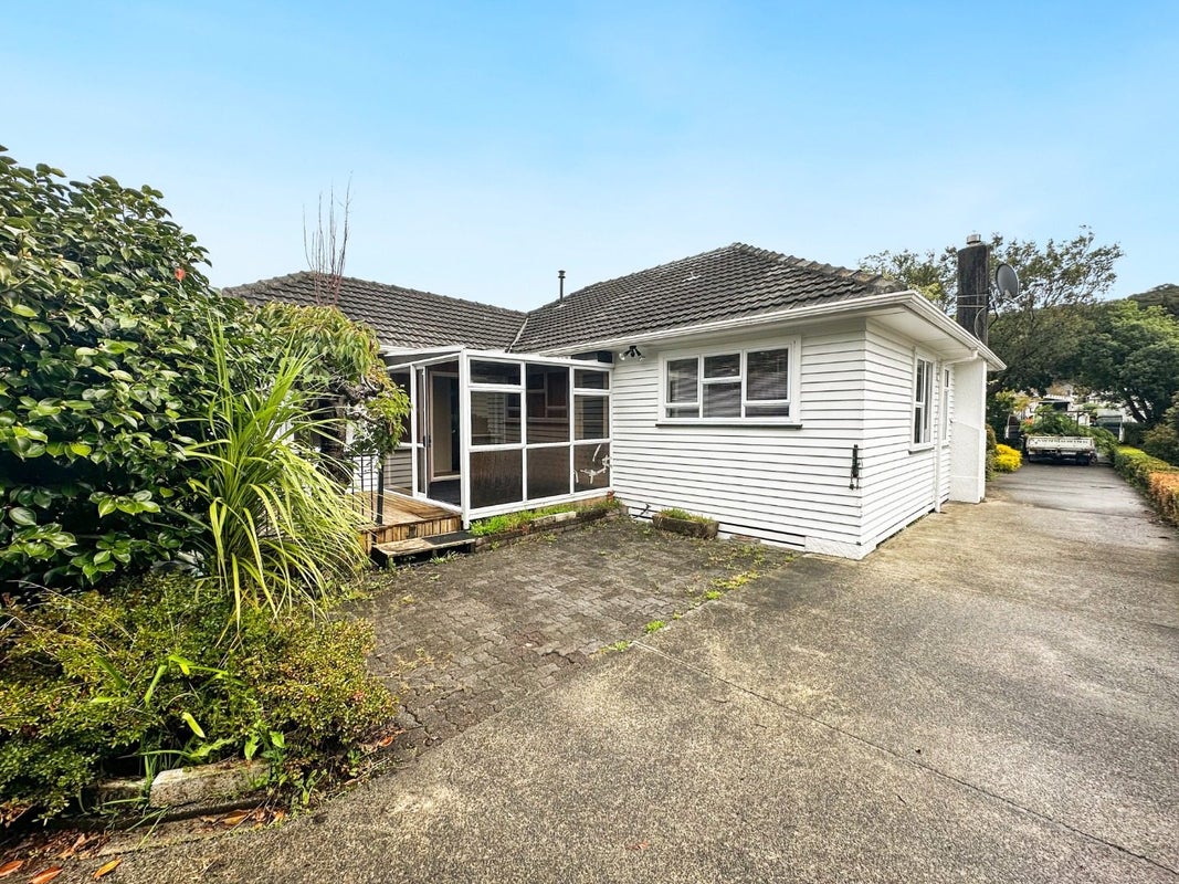 44 Westminster Road, Wainuiomata, Lower Hutt - Carousel 1