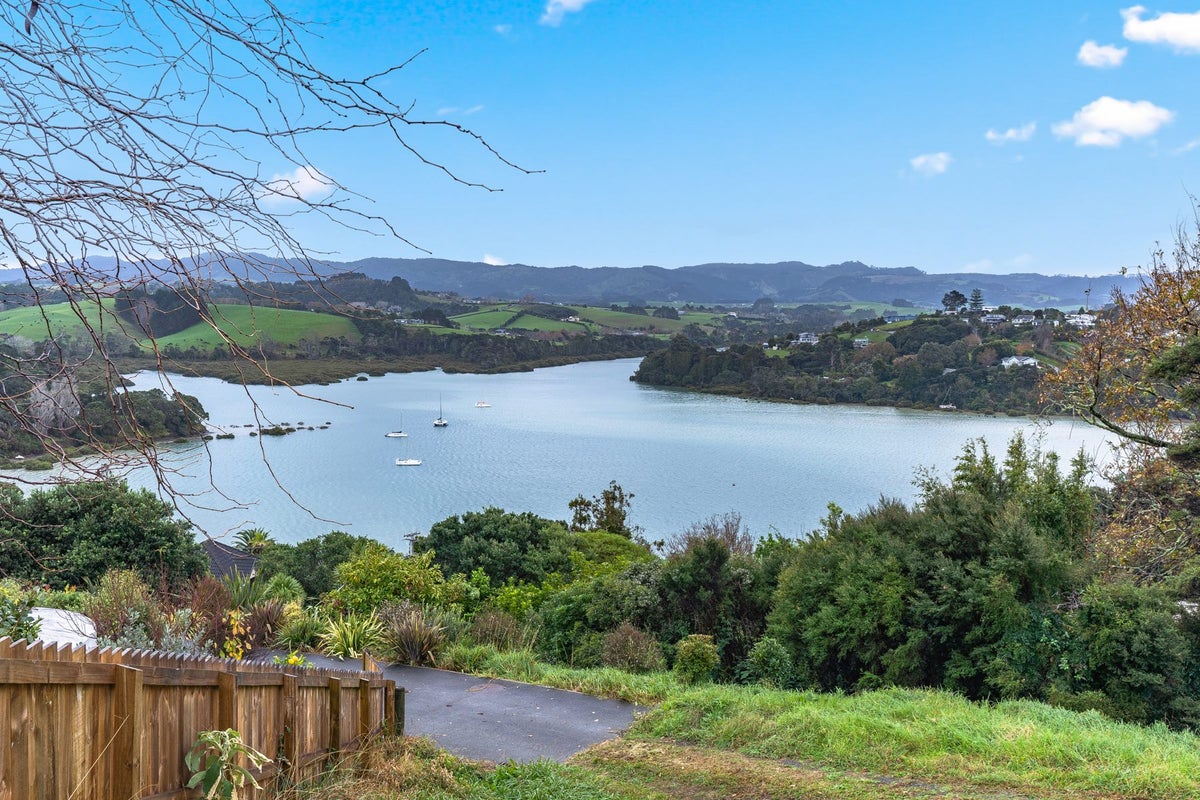 16 Kanuka Road, Sandspit, Warkworth - Carousel 2