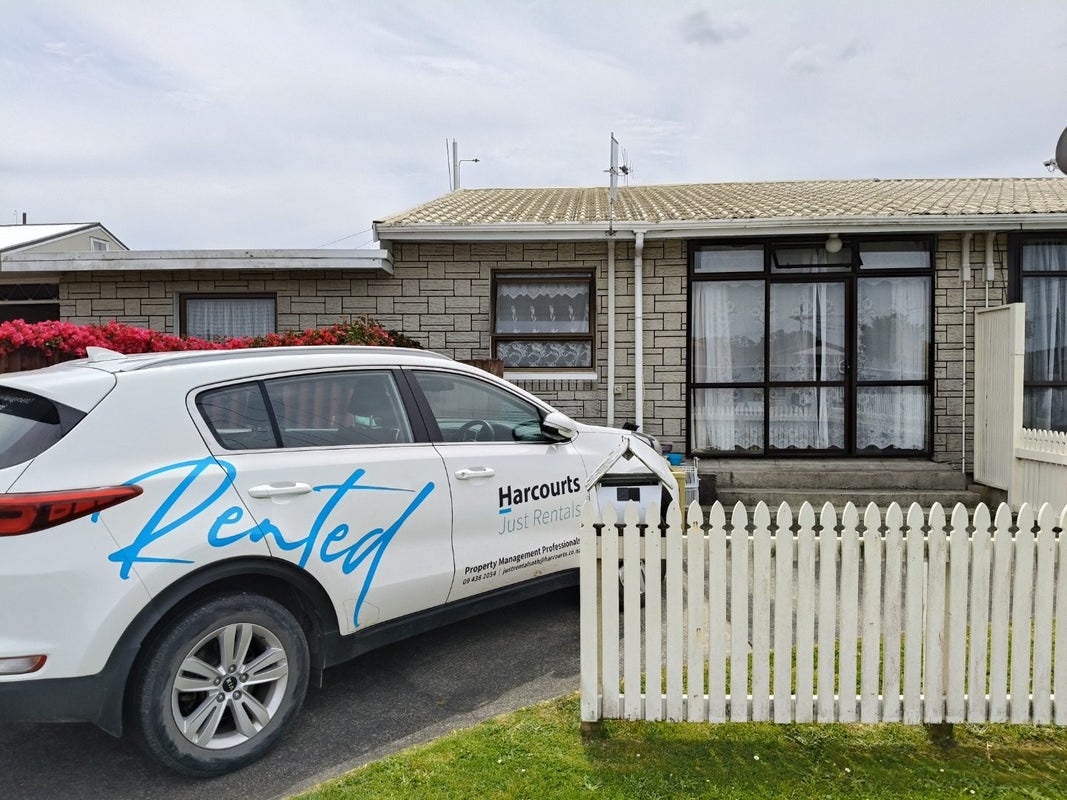 2B Dinniss Avenue, Regent, Whangarei - Carousel 1