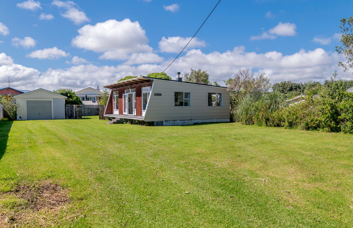 36 Rua Avenue, Waitarere Beach, Levin - Carousel 1