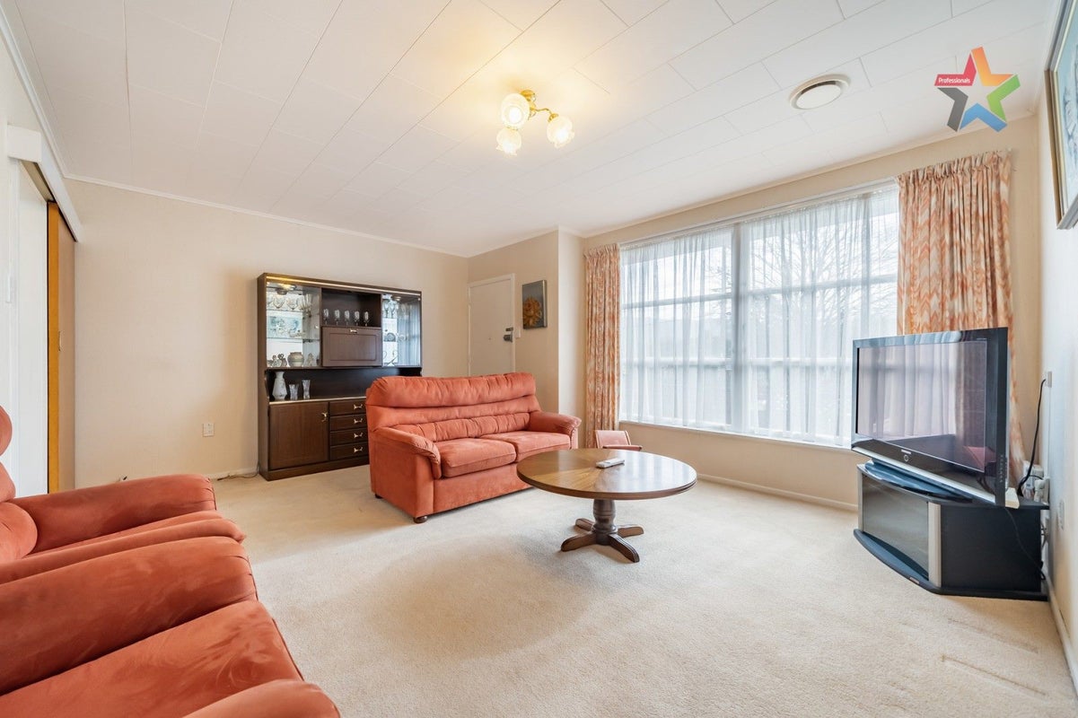 1/8 POOLE CRES, Wainuiomata, Lower Hutt - Carousel 2