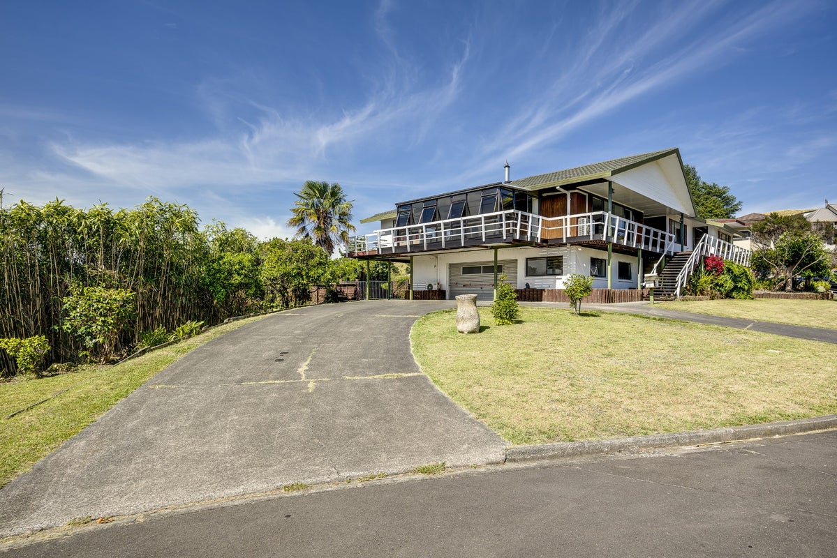 10 Poaka Place, Taradale, Napier - Carousel 16