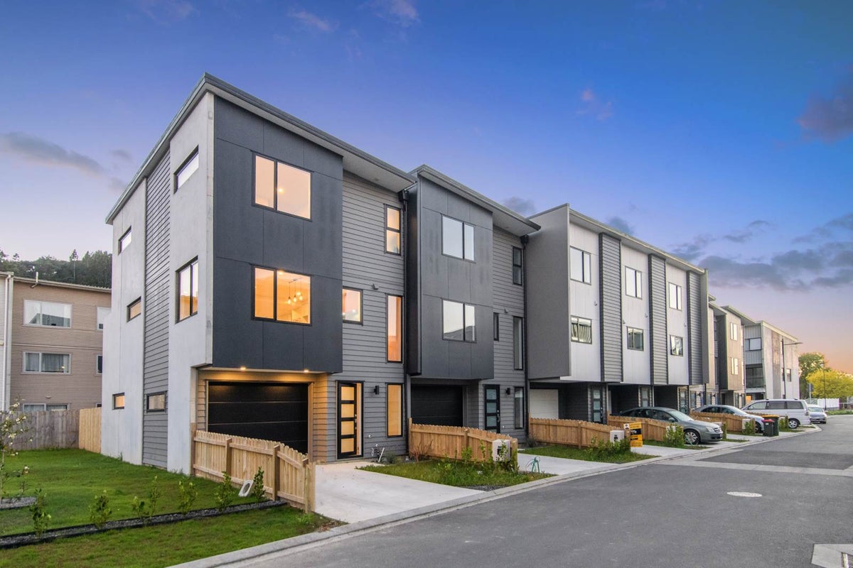 2/5 Perekia Street, Albany, Auckland - Carousel 19