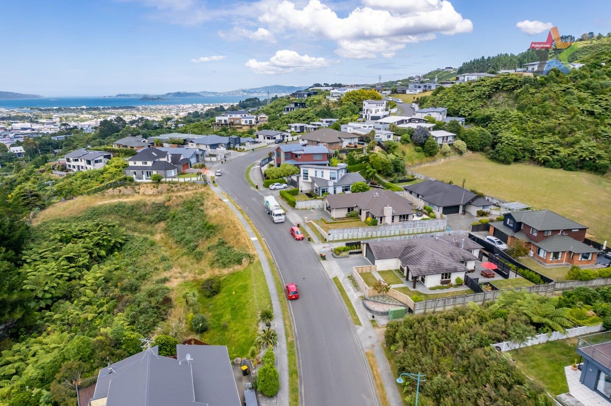 10 Meadowbank Drive, Belmont, Lower Hutt - Carousel 28