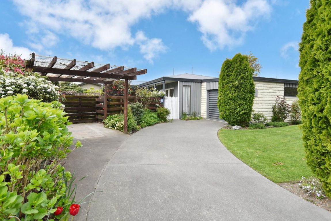 17 Clivedon Place, Redwood, Christchurch - Carousel 1