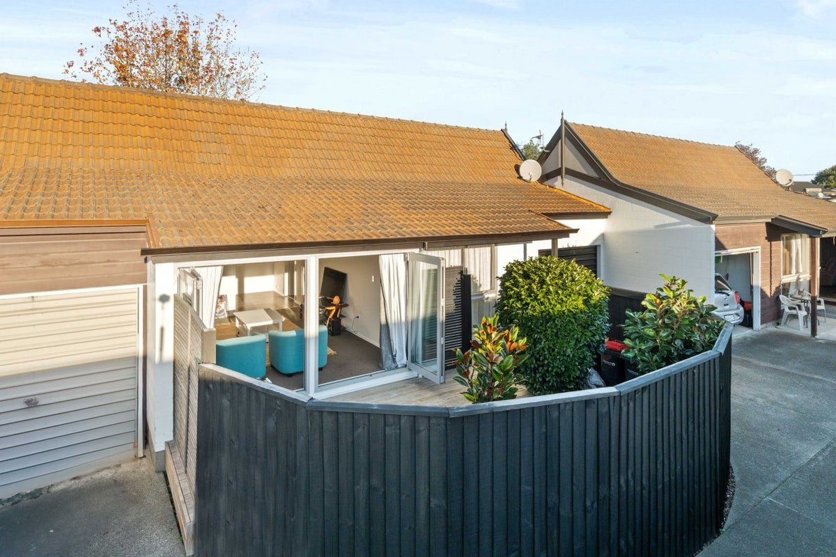 2/321 Wairakei Road, Burnside, Christchurch - Carousel 1