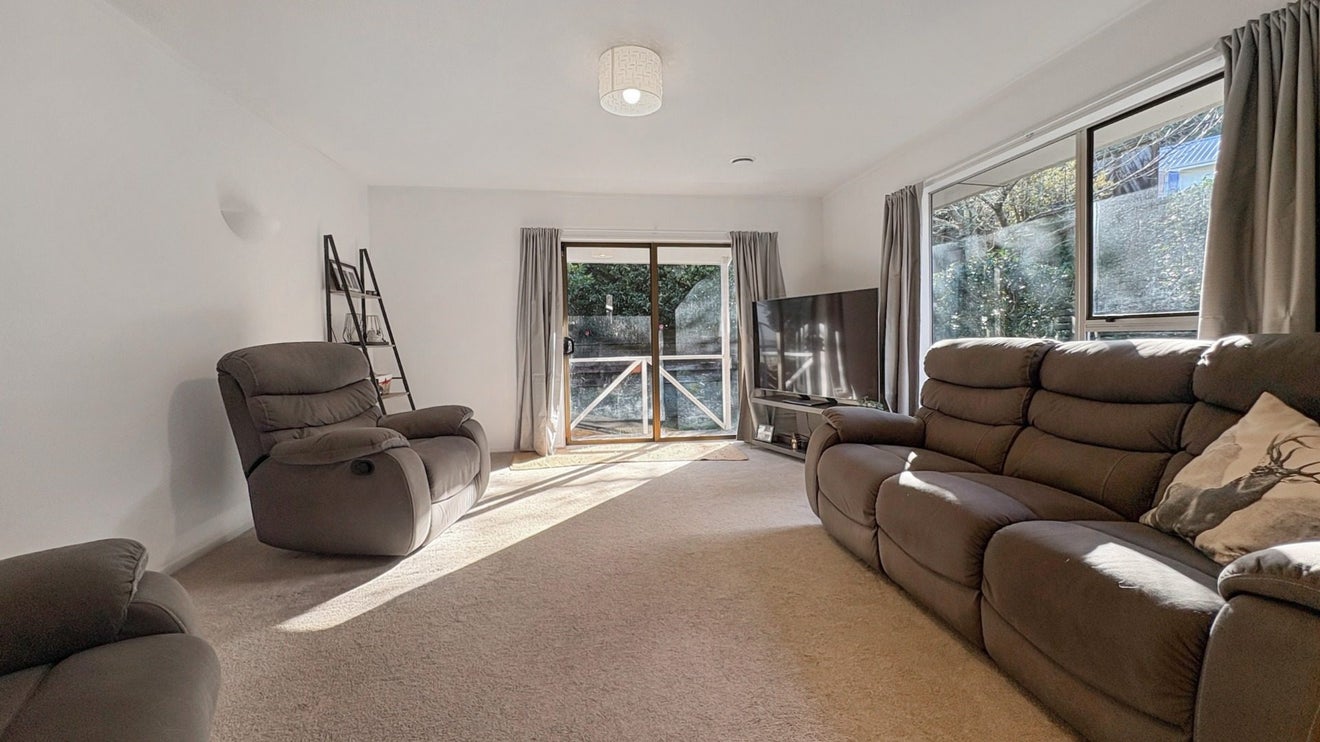 69B Hartford Crescent, Totara Park, Upper Hutt - Carousel 2