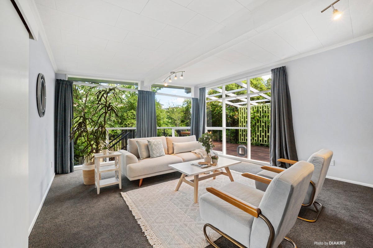 9 Silverbirch Grove, Churton Park, Wellington - Carousel 2