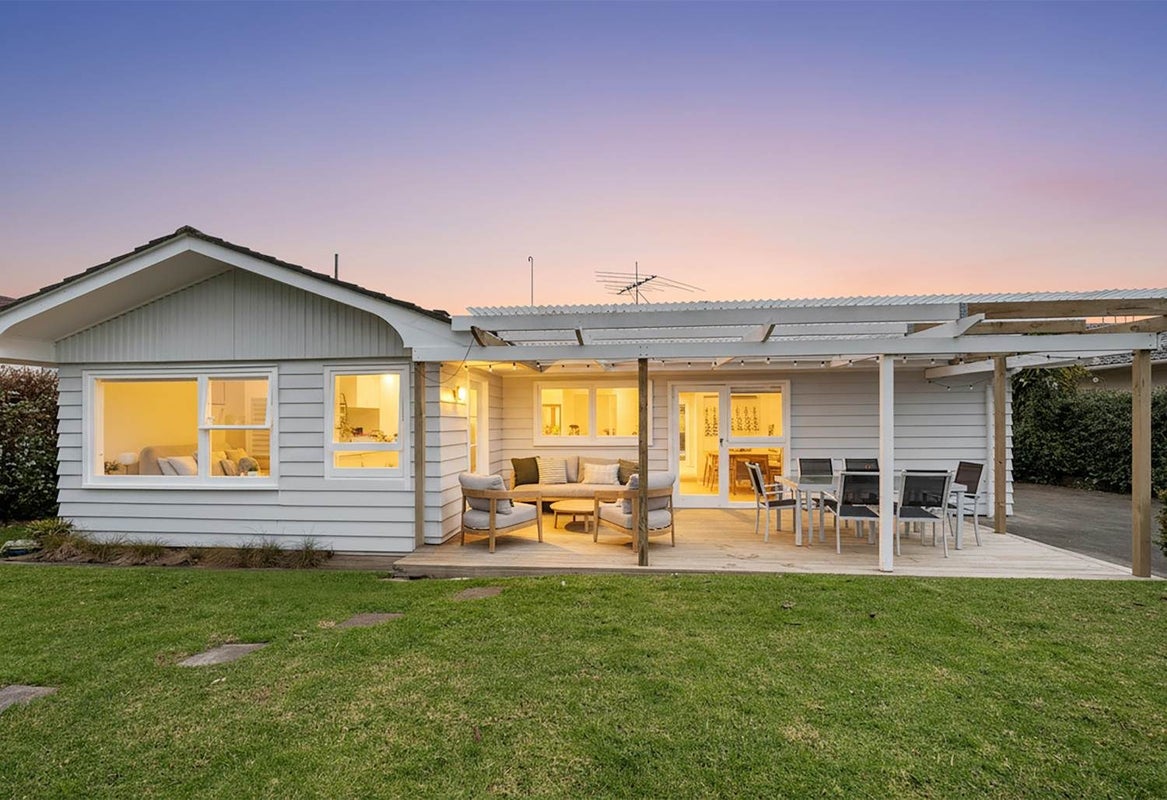 18 Booralee Avenue, Botany Downs, Auckland - Carousel 2