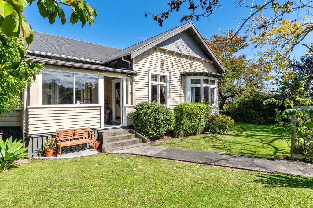 91 Iranui Road, Inner Kaiti, Gisborne - Carousel 1