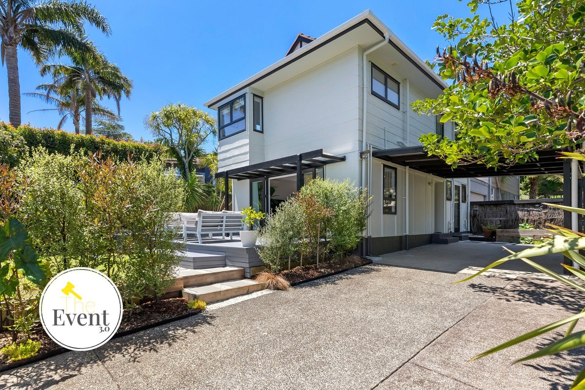 1/2 Telstar Place, Beach Haven, Auckland - Carousel 1