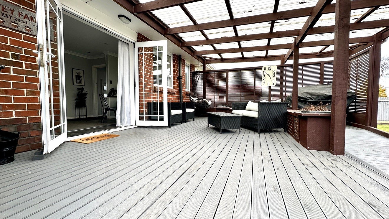 64 Baker Street, Stirling - Carousel 1