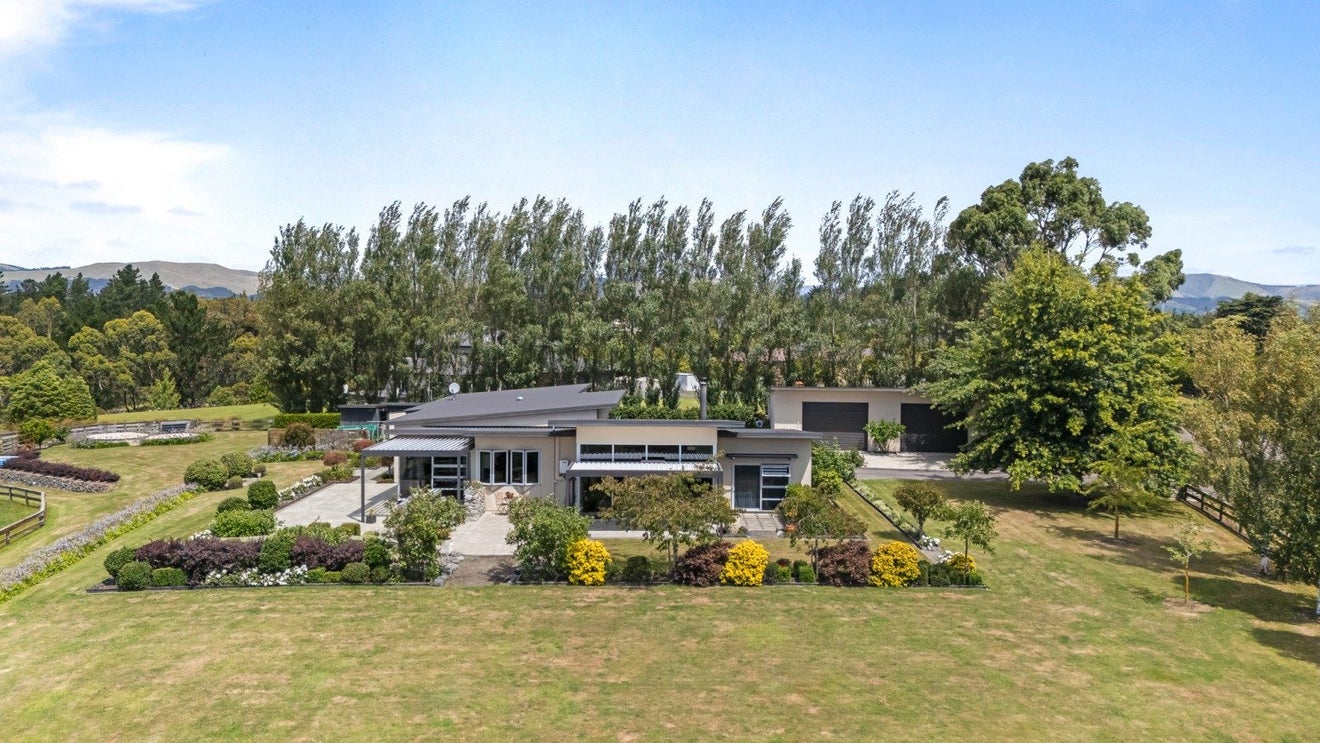 14 Branksome Place, Aokautere, Palmerston North - Carousel 1