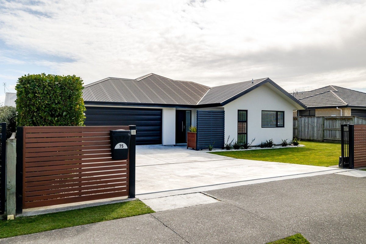 75 Pharazyn Street, Feilding, Feilding - Carousel 1