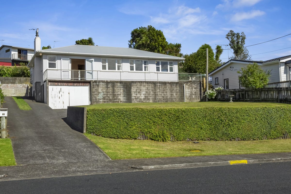 10 Alberta Road, Glen Avon, New Plymouth - Carousel 1