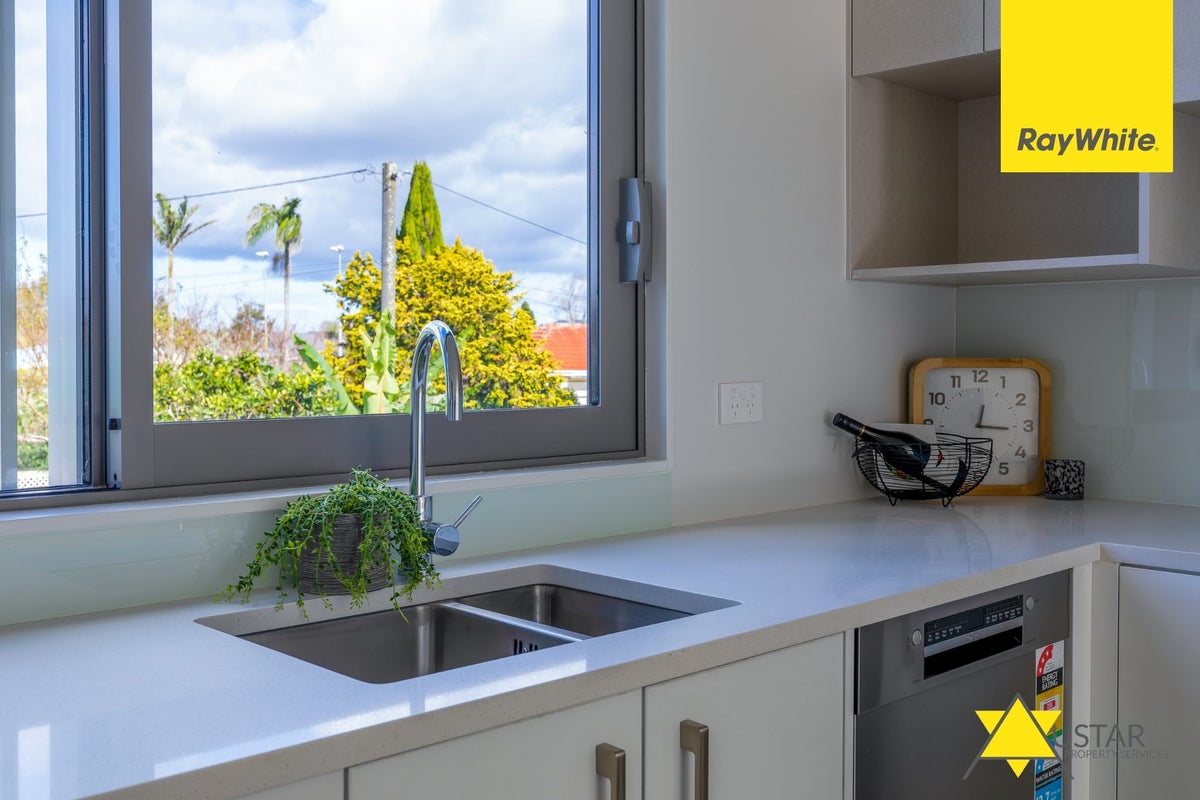 7/2 Moor Avenue, Te Atatu Peninsula, Auckland - Carousel 2