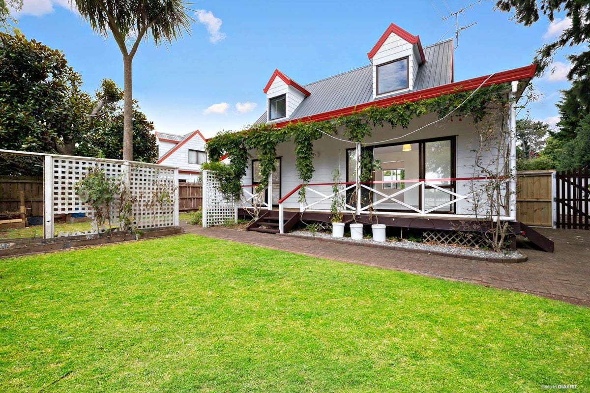 2/19 Oakmont Place, Wattle Downs, Auckland - Carousel 1