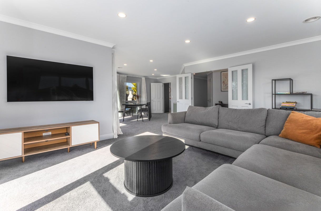 155 Guildford Drive, Paraparaumu Beach, Paraparaumu - Carousel 2