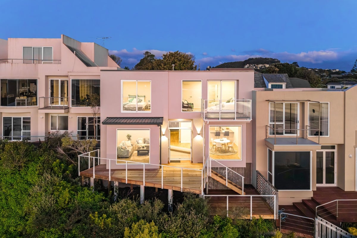 3/65 PAREMATA RD, PAREMATA, PORIRUA - Carousel 2