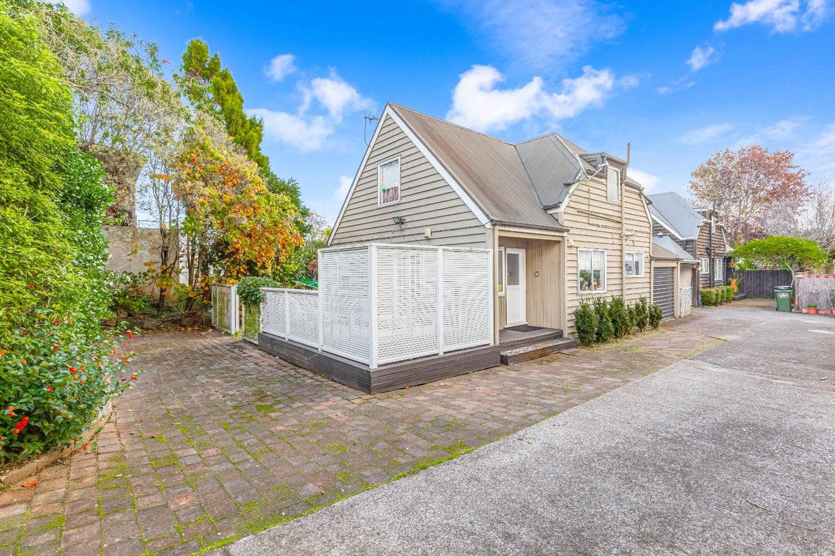 2/32 Moana Avenue, Onehunga, Auckland - Carousel 1