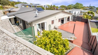 14D Maple Crescent, Whalers Gate, New Plymouth - Carousel 1