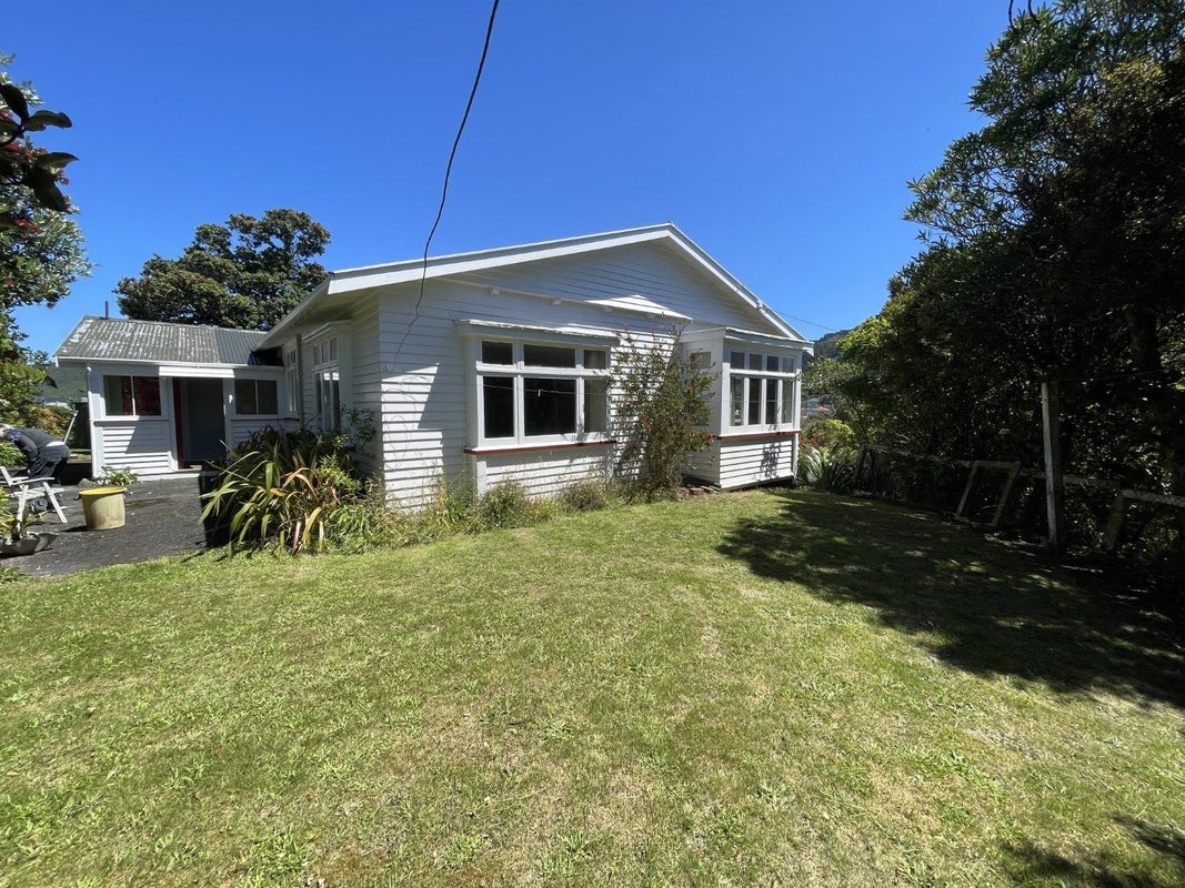 32 Nicholson Road, Khandallah, Wellington - Carousel 1
