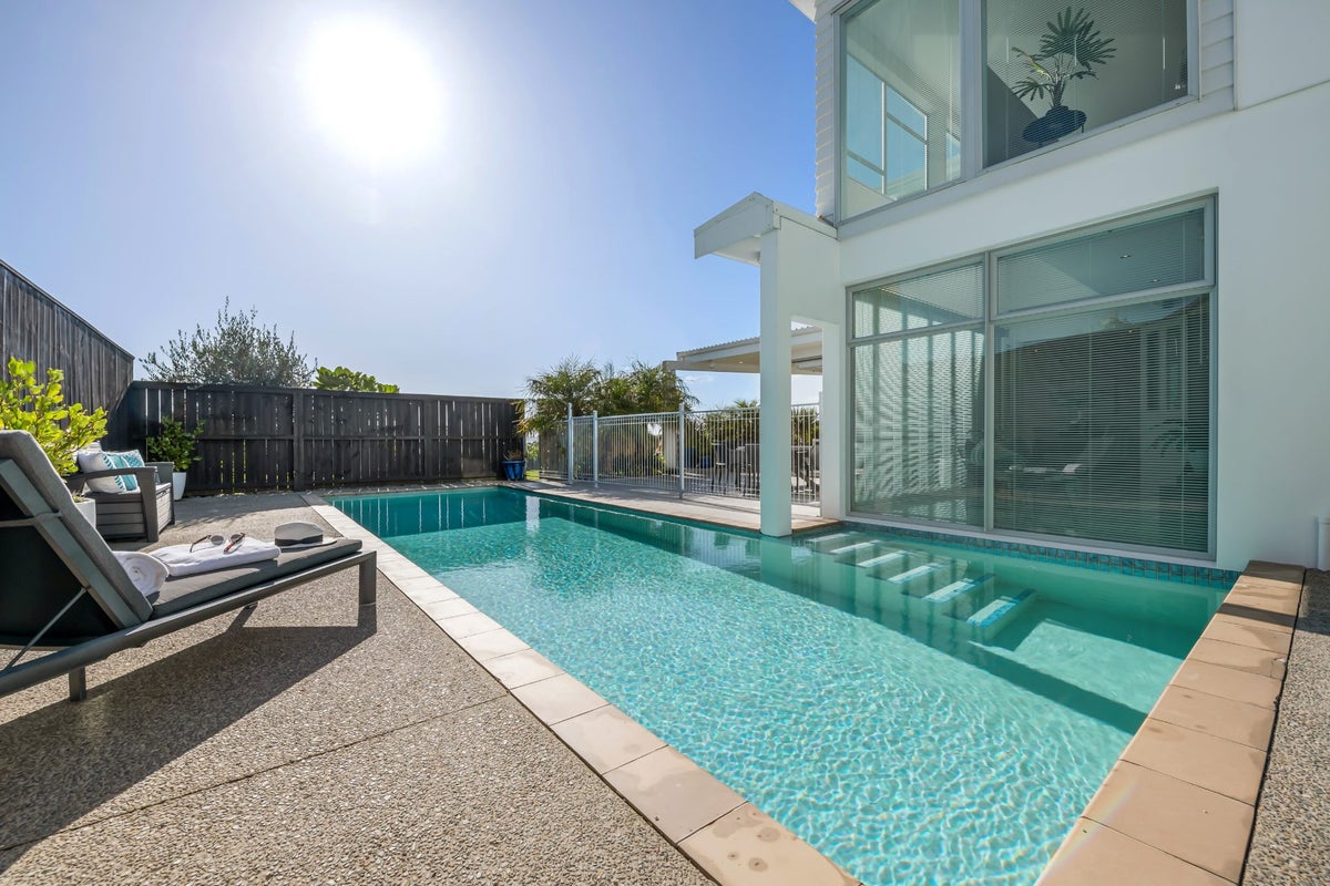 32 Intrepid Crescent, Beachlands, Auckland - Carousel 1
