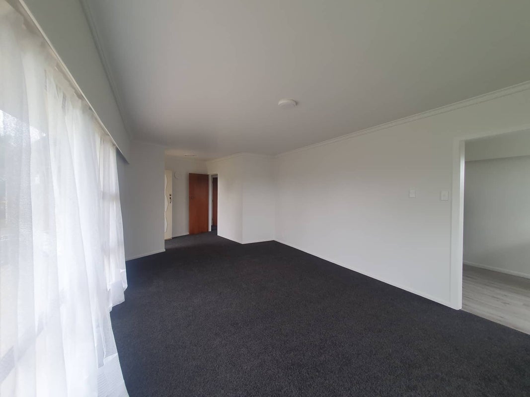 10 Resthill Crescent, Glenview, Hamilton, Waikato - Carousel 2