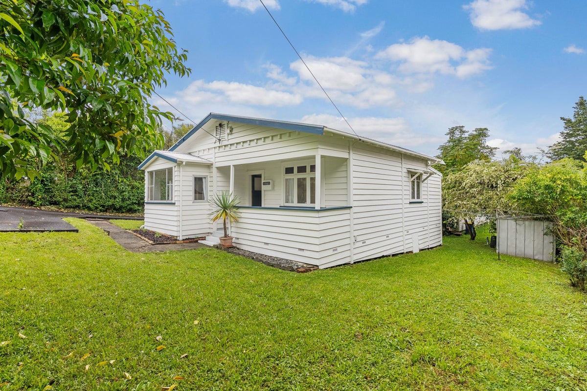 1/16 Pine Street, New Lynn, Auckland - Carousel 1