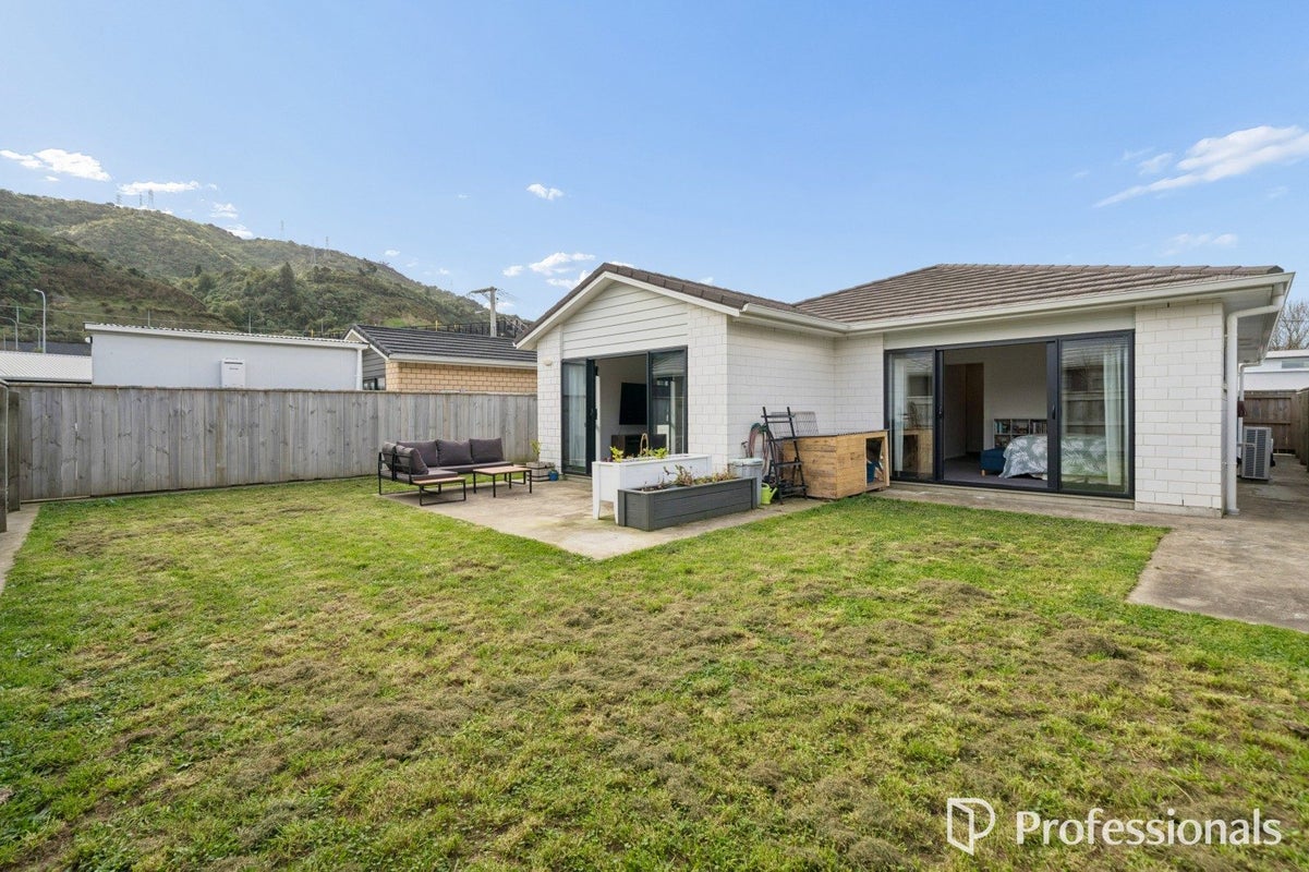 17 Ford Road, Manor Park, Lower Hutt - Carousel 2