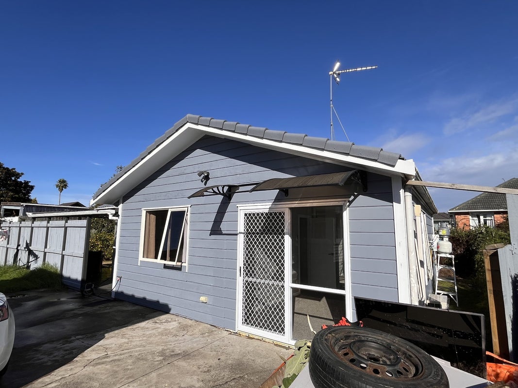 17 Tuakiri Street, Point England, Auckland - Carousel 1