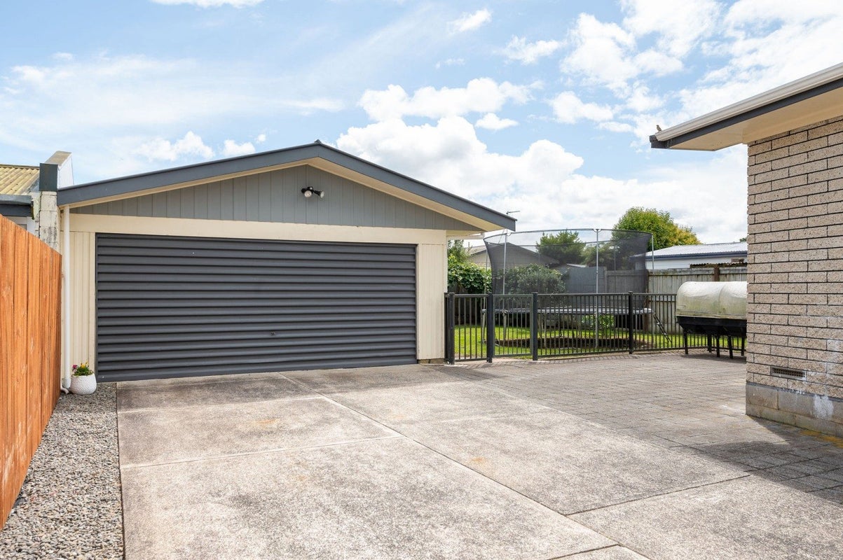 21 Rhonda Avenue, Deanwell, Hamilton - Carousel 2
