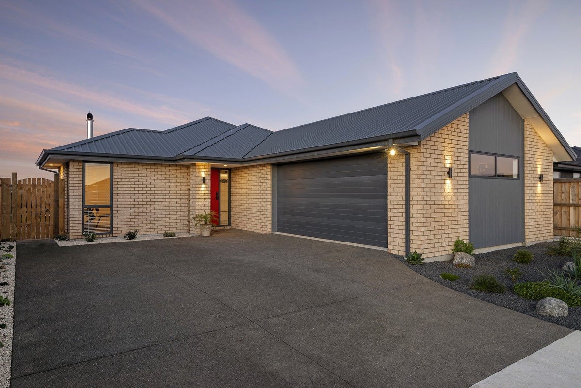 9 Barnett Street, Woodend, Woodend - Carousel 22