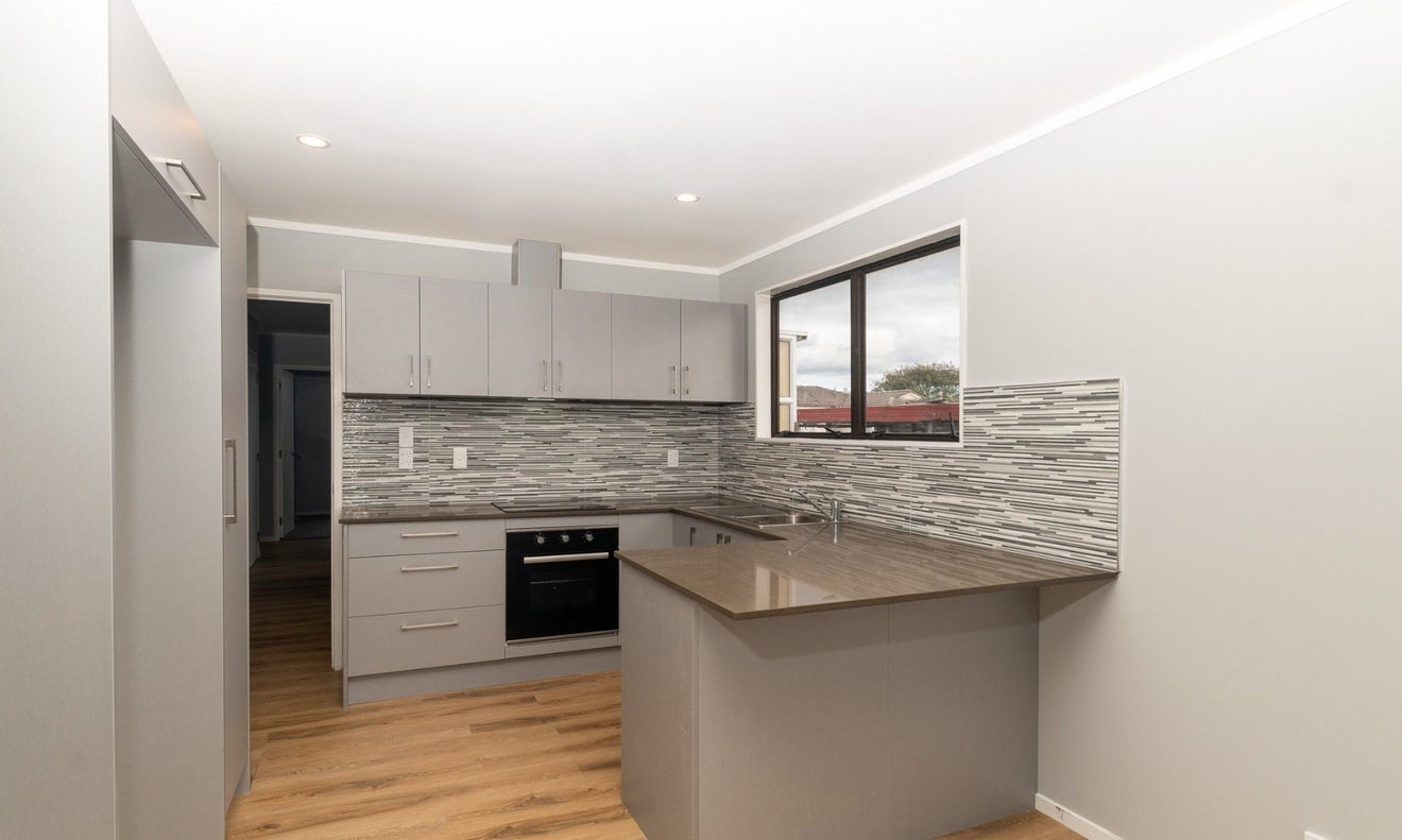 2/10 Trimdon Street, Randwick Park, Auckland - Carousel 2