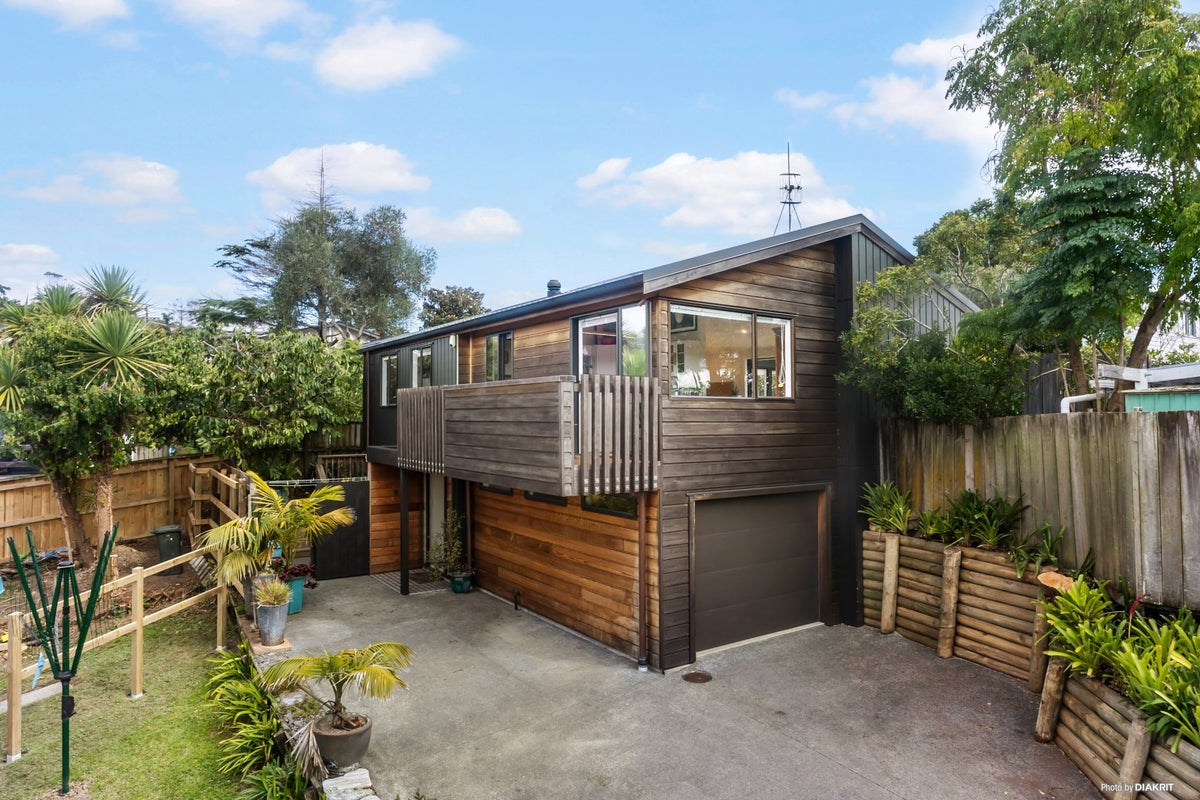 2/23 Cardigan Street, Western Springs, Auckland - Carousel 1