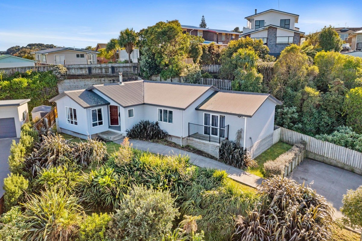 25A Hobart Drive, Spotswood, New Plymouth - Carousel 1