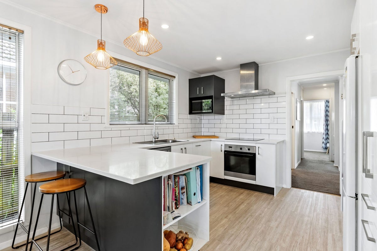 4 Hayman Place, Beach Haven, Auckland - Carousel 2