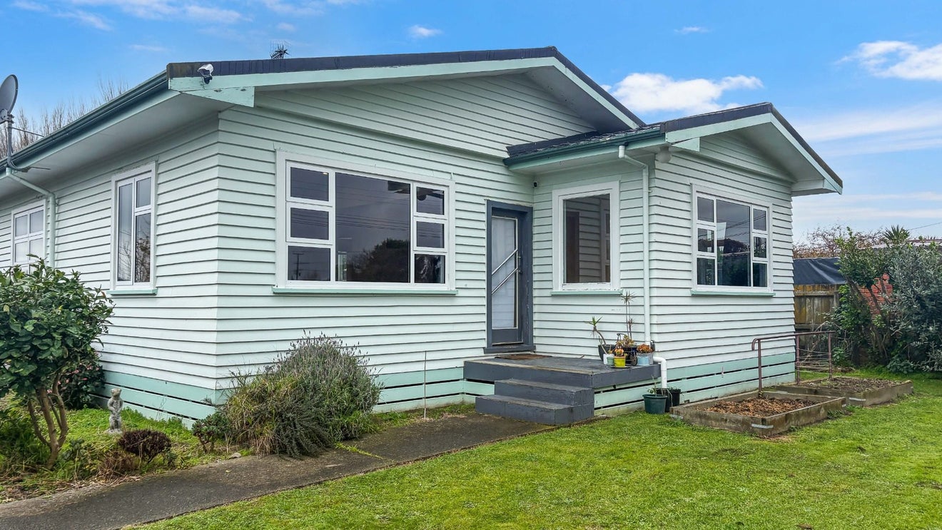 38 Kirk Street, Otaki, Otaki - Carousel 15