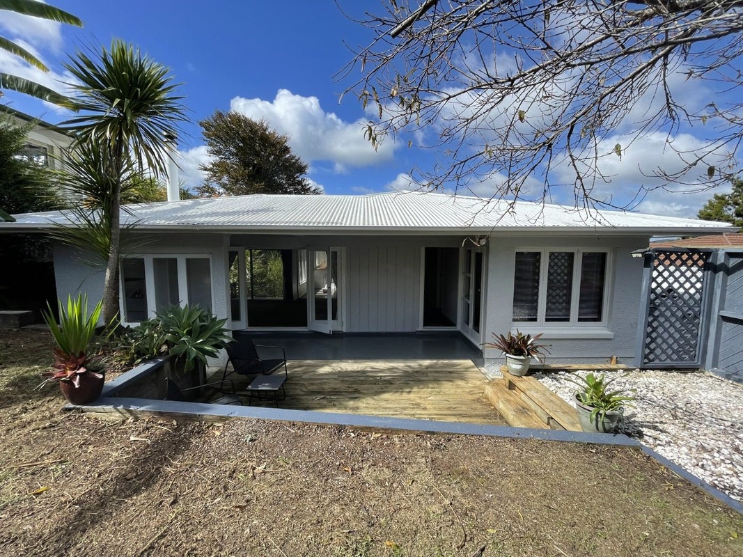 1A Cowley Place, Kamo, Whangarei - Carousel 1