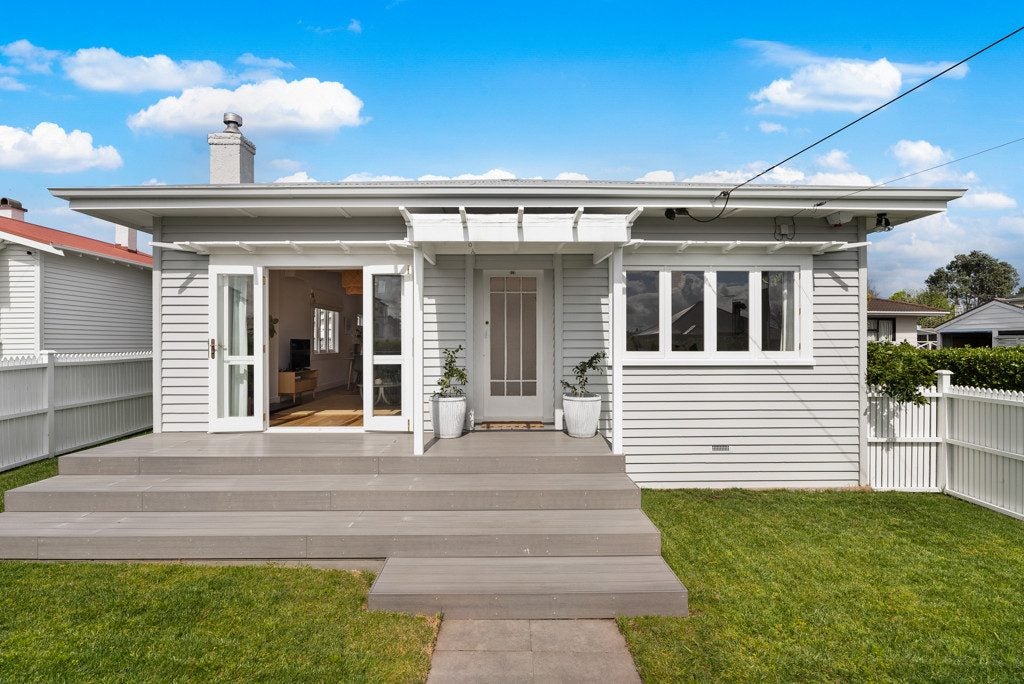 25 Ennismore Road, Mount Albert, Auckland - Carousel 2