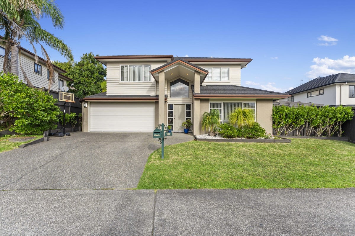 132 Cyril French Drive, Flat Bush, Manukau City, Auckland - Carousel 1